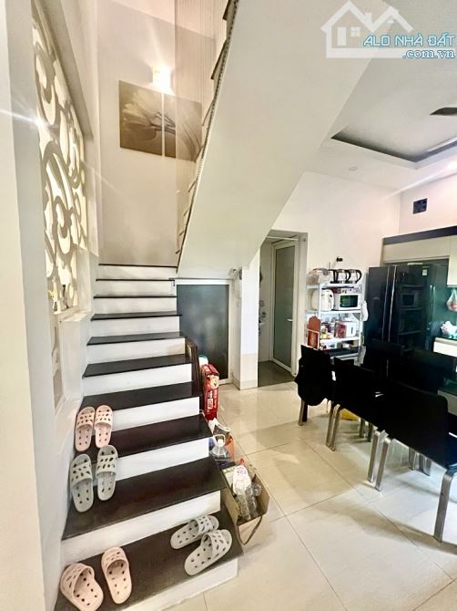 Bán Nhà Nguyễn Văn Cừ 65m2-hơn 11 tỷ-SÁT MẶT PHỐ-Ô TÔ GẦN-DÂN XÂY-MẶT TIỀN 5,2m-SỔ VUÔNG - 4
