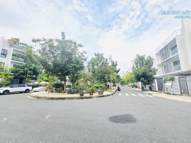 Biệt Thự Góc 2MT Đường Nguyễn Hoàng-Trệt 2 Lầu Sân Thượng-Đối Diện Công Viên-Giá 40 Tỷ TL - 5
