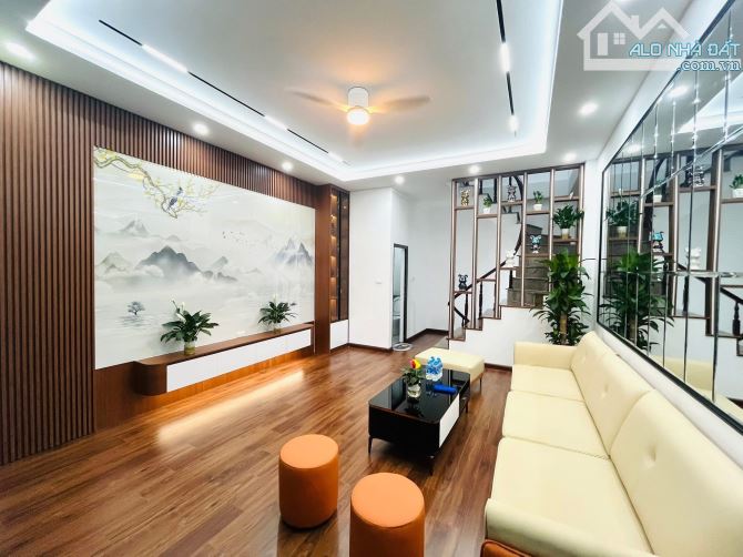 36m2 x 6T - Phố Bùi Xương Trạch - Thanh Xuân - MT 4.1m - Ô Tô Đỗ Cửa - Ngõ Thông - 8.2 tỷ - 5