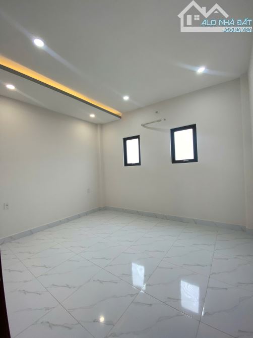 Bán nhà sổ hồng riêng, vay bank, 1 trệt, 2 lầu, 4 phòng ngủ - 5