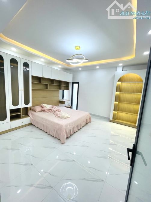 Bán Nhà Cạnh Quận 7 - 6x22 - 2 Tầng - Nhỉnh 3T - 5