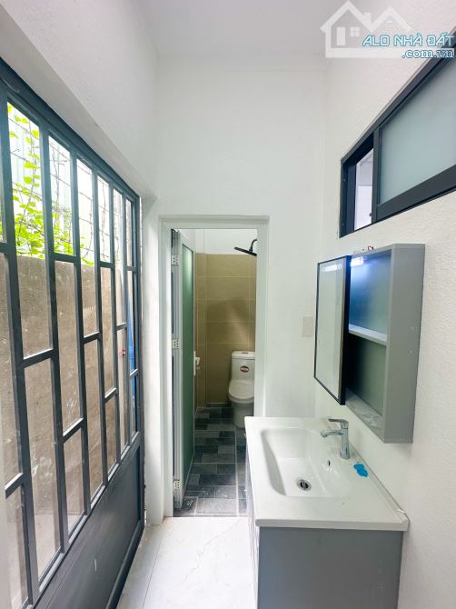 BÁN NHÀ CẤP 4 MỚI DT: 93M2 - NGANG 5M. NGAY CỔNG SAU CÔNG TY POUCHEN P.BỬU HOÀ. GIÁ 2,4 TỶ - 5