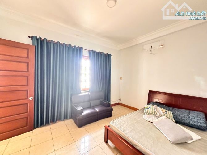 Biệt thự: Khu VIP Bình Thọ, Mặt tiền Phan Huy Chú. Vị trí cực đỉnh, ngay Ngã tư Thủ Đức - 5