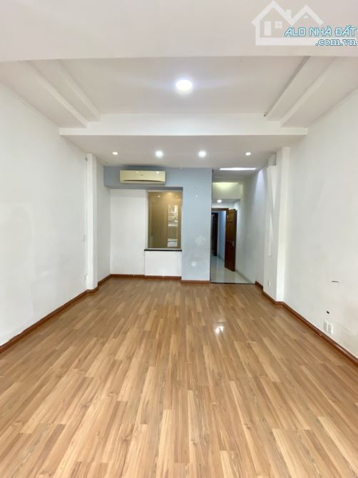 💐BÁN  Nhà Đường BẦU Cát  📍P 12 TÂN BÌNH  📐NGANG 4M 68M2 4TẦNG  ☘️Giá : Chỉ 13TỶ  Hẻm Xe - 6