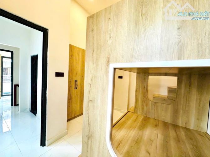 BÁN NHÀ MỚI ĐẸP GÓC 2 MẶT TIỀN KINH DOANH ĐA NGÀNH GIÁ 5TỈ 6 SỔ RIÊNG GIÁP Q1 - 6
