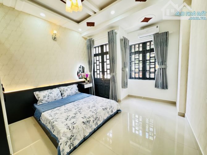 Bán nhà Phạm Văn Chiêu Hẻm xe hơi đỗ cửa, 4m x 11m, sổ riêng, chỉ hơn 5 tỷ - 6