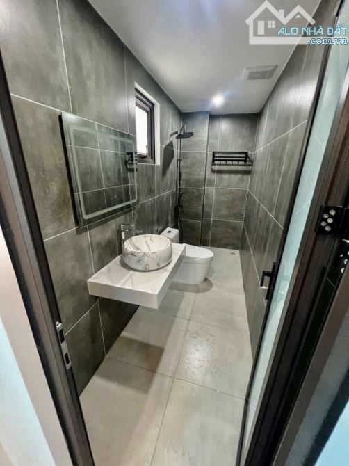 CỰ KHỐI – 47M² – 6 TẦNG – THANG MÁY – OTO VÀO NHÀ – 9,7 TỶ - 6