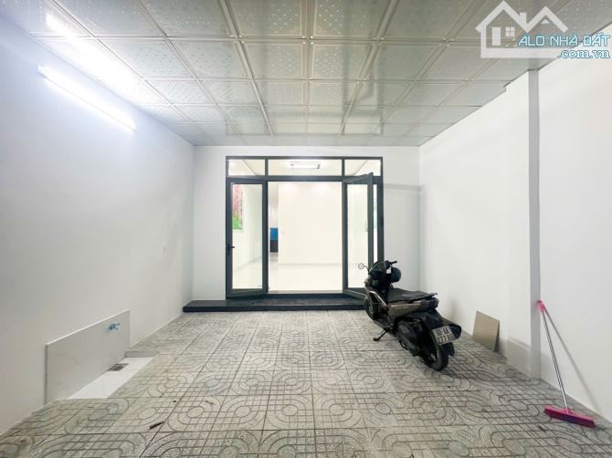 BÁN NHÀ CẤP 4 (DT: 104M - NGANG 5,2M) NGAY CẦU MỚI HOÁ AN. GIÁ CHỈ 2,6 TỶ TL - 6