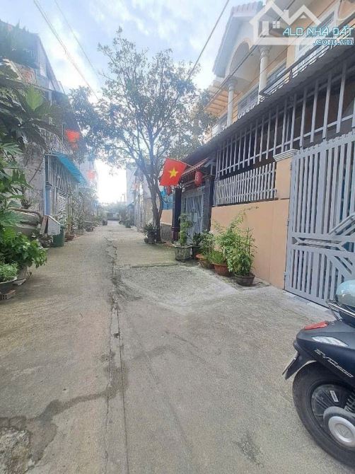 Nhà 3 tầng đường THẠNH LỘC 37, phường THẠNH LỘC, Q12, dt 84m2 (6,5mx13m), Hẻm Ôtô . 5,5Tỷ - 6
