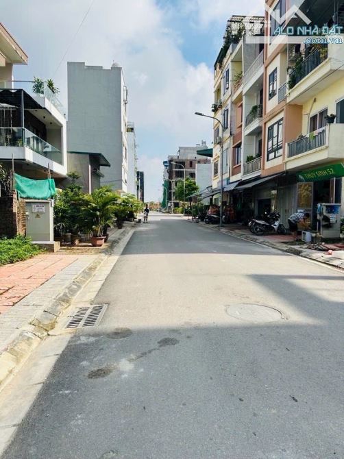 E CÓ MẤY MẢNH TĐC NGỌC THUỴ VIEW CÔNG VIÊN & TRƯỜNG HỌC SIÊU ĐẸP-THÔNG THOÁNG- MẶT ĐƯỜNG 1 - 6