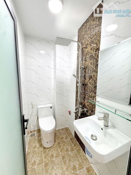 Bán nhà mới 2 lầu sát hẻm xe hơi đường Âu Dương Lân P. Chánh Hưng Quận 8 - 6