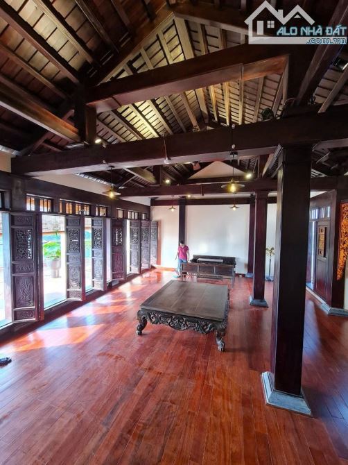 Bán tòa nhà văn phòng Vip 10 tầng TM, MT 12 m, Mặt phố đẹp nhất khu phố Hoàng Cầu. Giá ĐT - 7
