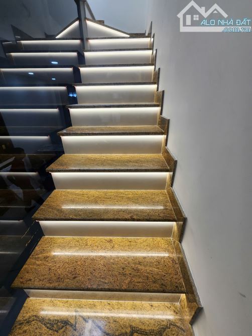 Bán nhà MT ngay Thạch Thị Thanh,Quận 1,DT:4,2mx16m.K/C 3 tầng,ở và kd, Giá bán 17,5 tỷ TL - 7