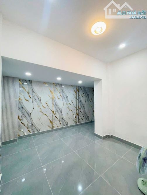 BÁN NHÀ MỚI ĐẸP 2 TẤM 3PN TẠI Q4 SỔ RIÊNG VỊ TRÍ 1/ TÔN ĐẢN KHU DÂN CƯ GIÁ 4TỈ 890 TL - 7