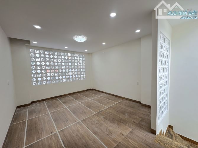 Mặt tiền KD Huyền Quang P.Tân Định 59m2 ngang 4m 2 tầng giá 18.5 tỷ - 7