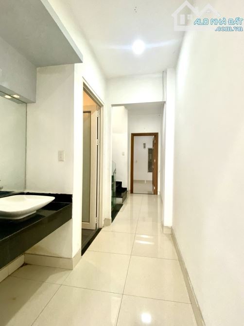 💐BÁN  Nhà Đường BẦU Cát  📍P 12 TÂN BÌNH  📐NGANG 4M 68M2 4TẦNG  ☘️Giá : Chỉ 13TỶ  Hẻm Xe - 8