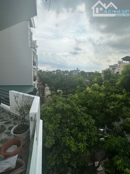 🏡 Thạch Bàn – 46m² – 5 tầng – Lô góc – Vỉa hè oto tránh – 14,6 TỶ - 8