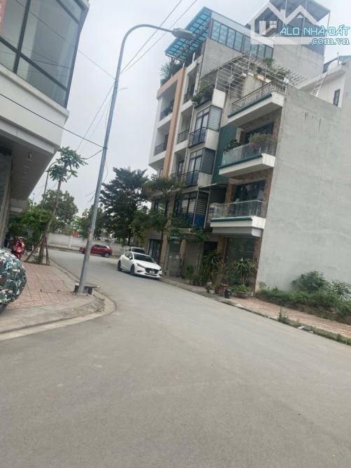 E CÓ MẤY MẢNH TĐC NGỌC THUỴ VIEW CÔNG VIÊN & TRƯỜNG HỌC SIÊU ĐẸP-THÔNG THOÁNG- MẶT ĐƯỜNG 1 - 9
