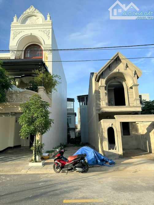 BÁN ĐẤT 92,2M2 MẶT TIỀN ĐƯỜNG ĐỒNG KHỞI, KQH BÀU VÁ, VIEW CÔNG VIÊN, ĐỐI DIỆN NHÀ HÀNG MÂY