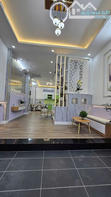 MẶT TIỀN XE HƠI 10 M NGANG 4.2 X14  BÊ TÔNG 4 TẤM CÓ 5 TỶ