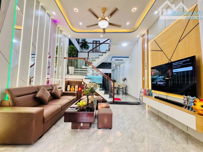 SIÊU PHẨM 2 TẦNG, ĐẸP NHƯ TRANH VẼ, XÁCH VA LY Ở NGAY