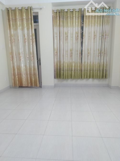 BÁN NHÀ MỚI QUẬN 7, HẺM XE HƠI, 5x21M, 3 TẦNG, NGUYỄN VĂN QUỲ, CHỈ NHỈNH  Mô tả: - Di