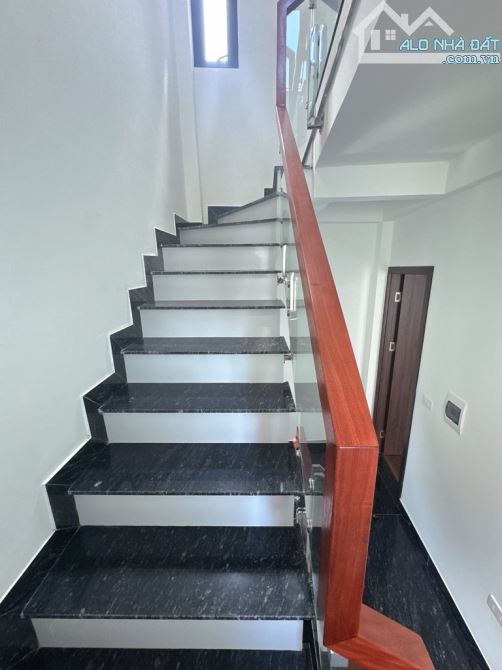 BÁN NHÀ NGỌC LÂM – 38M² × 5 TẦNG – FULL NỘI THẤT TẦNG 1+2 – TRUNG TÂM – GIÁ 7.55 TỶ