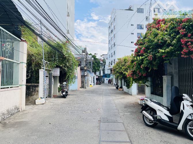 Bán lô đất hẻm Sao Biển - cách bãi tắm Hòn Chồng chỉ 250m - sổ hồng full đô thị