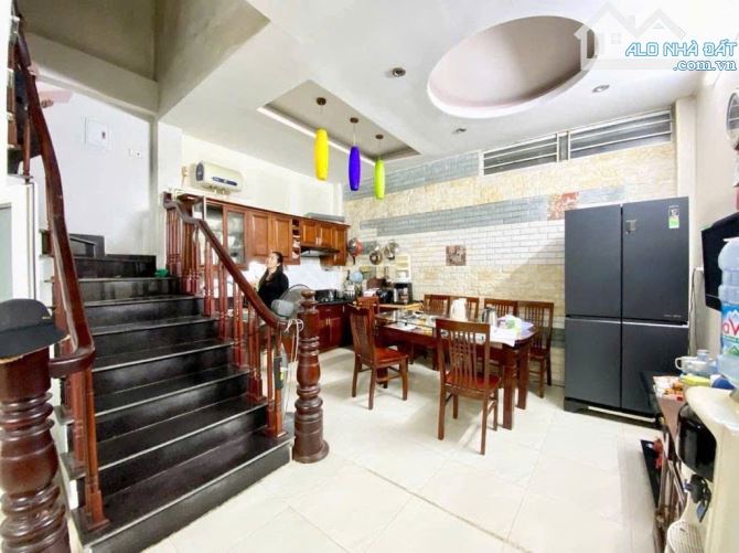 ĐỘC NHẤT VÔ NHỊ! NHÀ TRẦN QUỐC VƯỢNG 65M, KINH DOANH SẦM UẤT, Ô TÔ ĐỖ CỬA, GIÁ CHỈ NHỈNH 1