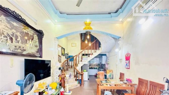 Bán nhà 3,5 tầng ngõTon Đức Thắng rộng 5m giá 4,2 tỷ