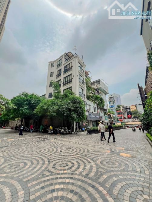 Nhà xây mới thang máy, lô góc Phố Láng Hạ,ba mặt thoáng, kdoanh cực tốt, 35m2. Giá 22.5 tỷ