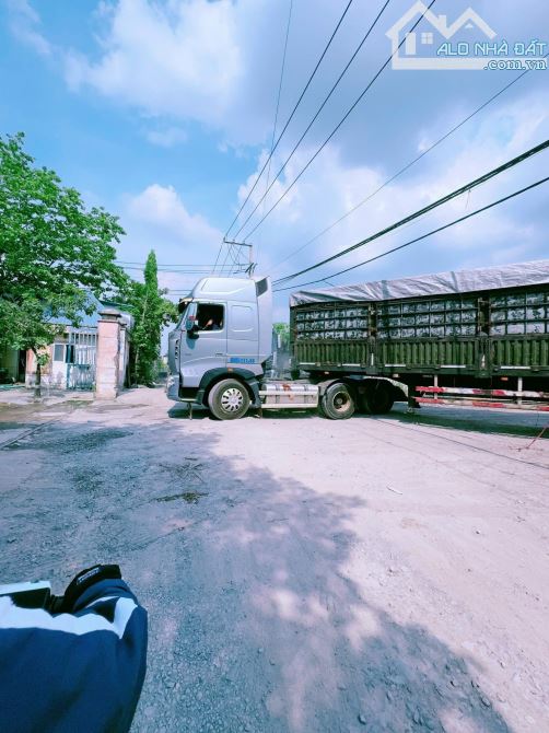 Bán xưởng khuôn viên sân bãi 7000m2 Gần ngã 4 Võ Nguyên Giáp -Đường Tân Cảng IDC -Biên