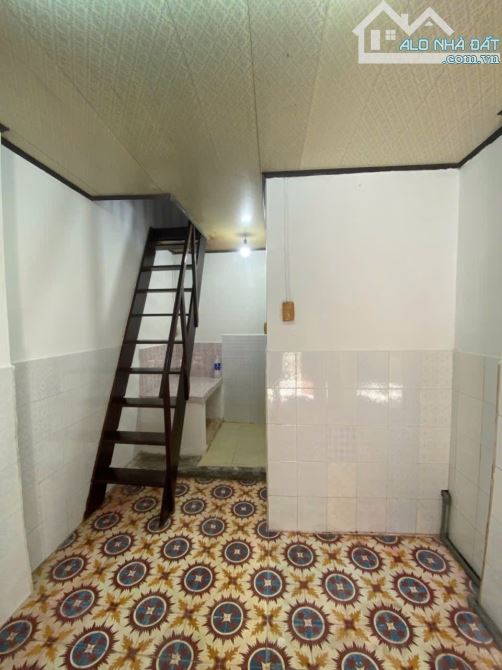 chỉ 950 triệu có ngay nhà 1 trệt 1 lầu sổ hồng trao tay ngay TTTP. gần chợ Phương Sài.