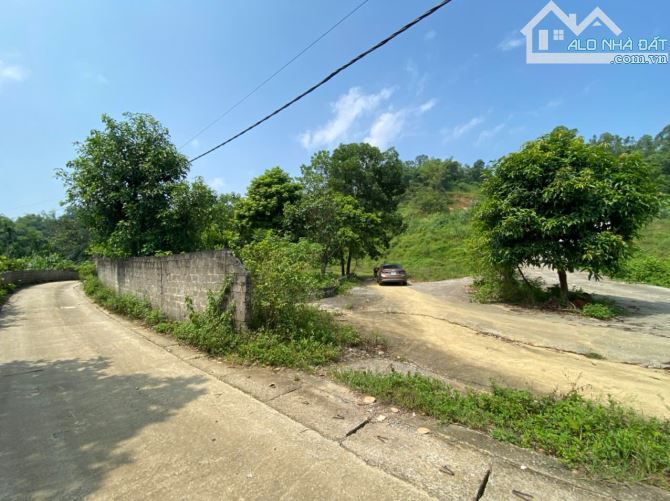 Mảnh đất 3600m2 tựa núi ở Nam Phương Tiến, 200m2 thổ cư lô góc mặt tiền dài làm nghỉ dưỡng
