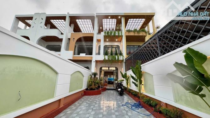 Bán Nhà 3 Tầng 4PN, Sau Lưng Chợ Trung Thành. 161m2