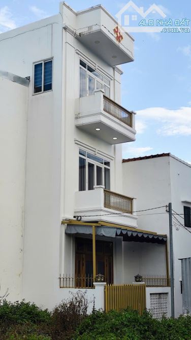 Nhà đẹp 3 tầng, ĐƯỜNG Ô TÔ GIÁ RẺ VĨNH NGỌC NHA TRAN