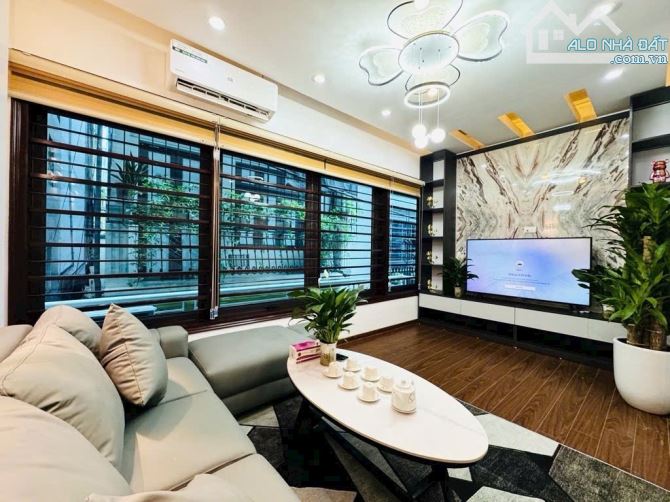 Bán Nhà Thanh Xuân 45m2x6T Chỉ hơn 12 tỷ - Ngõ Thông - Oto tránh - Kinh Doanh tấp nập