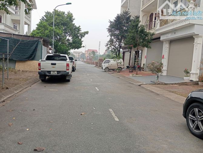 Bán đất giãn dân Hoài Thượng Liên Bão. Tiên Du dt 90m2 mt 5m hướng TB giá bán 5.6 tỷ