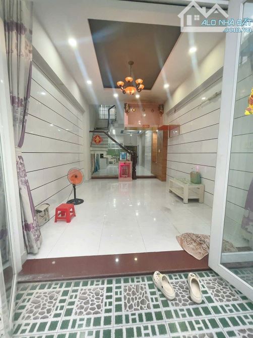 Bán Nhà Quận 6 - DT: 64m2 (4mx16m) - HXH  Thông  - 3  Lầu  - 4PN  - Gấp  Bán