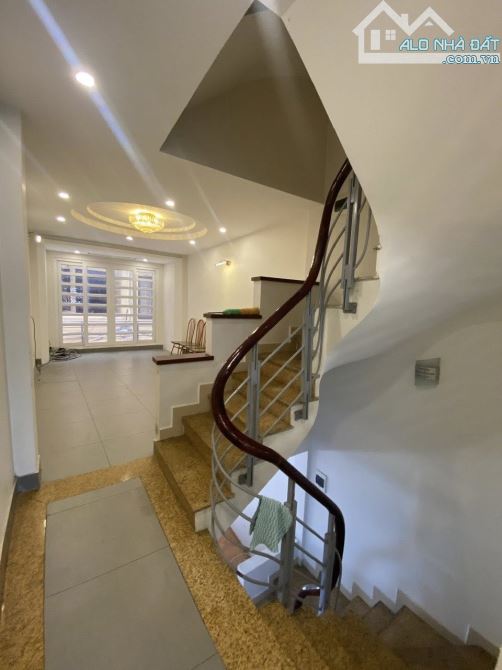 Siêu Phẩm!Văn Cào,Oto Đỗ Của,,full Nội Thất,DT: 43m2 x 5Tầng,MT: 3.5m,Giá: 16.5 tỷ Ba Đình