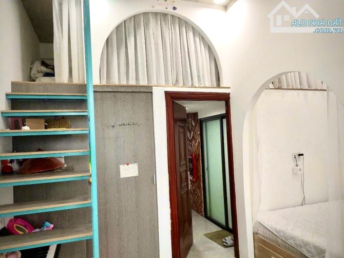 TOÀ CĂN HỘ 6 TẦNG- THANG MÁY- MẶT TIỀN HUY CẬN