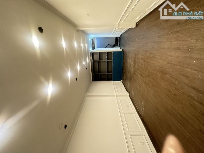 Cho thuê nhà mặt tiền Quận 3 - nhà 3 tầng mới có chỗ đỗ oto
