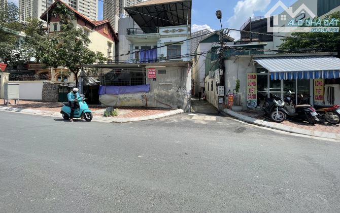 Bán nhà mặt phố chính Lý Tự Trọng, Hà Đông, 40m2, lô góc, đường vỉa hè rộng kinh doanh víp