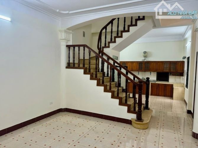Bán nhà Trần Cung, 39m chỉ 6tỷ, Phân lô quân đội, gần ô tô, hàng xóm KĐT Nam Cường