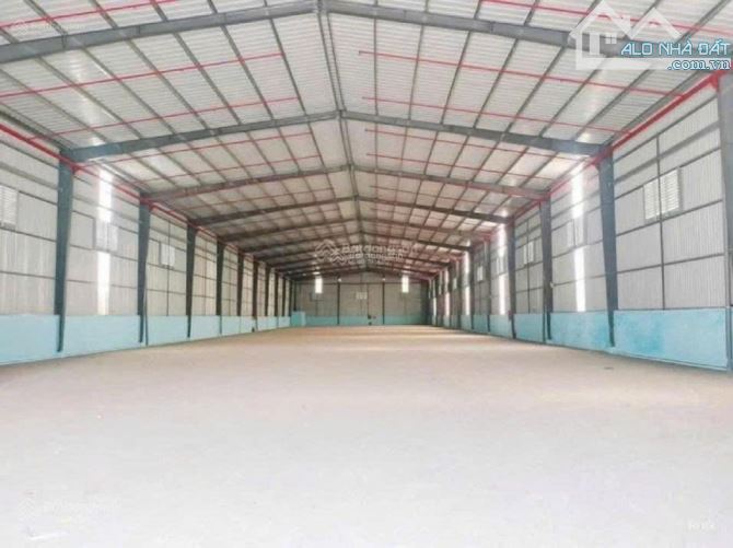 Kho cho thuê 1.800m² KCN Tân Bình nền bê tông, xe container đậu được giá 126.000đ/m²