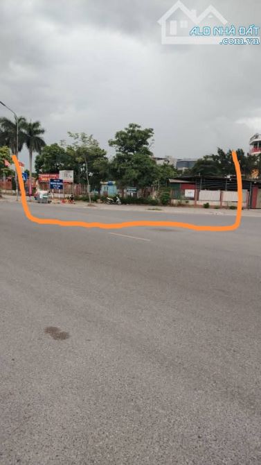 Bán 5.246m đất thổ cư 3 mặt tiền  ,đường rộng 6 làn xe.