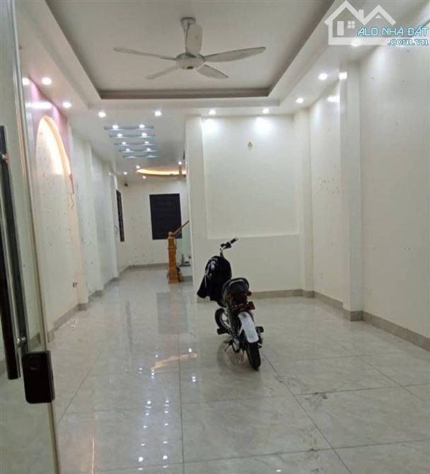 Bán nhà 5 tầng mặt đường Lê Hồng Phong – căn góc 2 mặt thoáng – giá chỉ 15 tỷ
