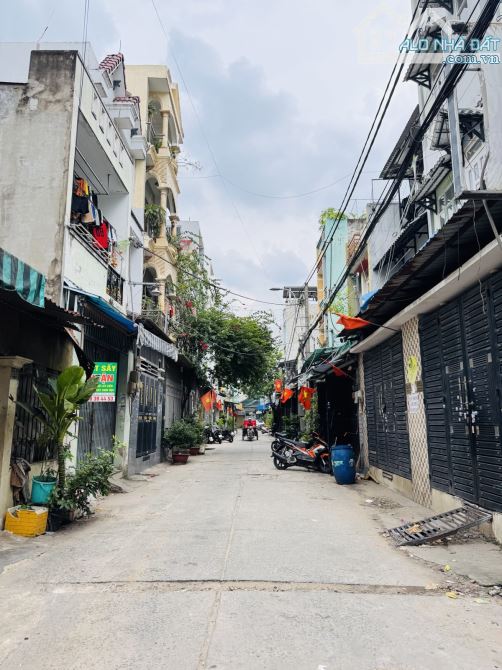 BÁN NHÀ TRẢ NỢ NGÂN HÀNG TẠI ĐƯỜNG SỐ 11, P. BHH , BÌNH TÂN , 3 TẦNG ,6.4 TỶ
