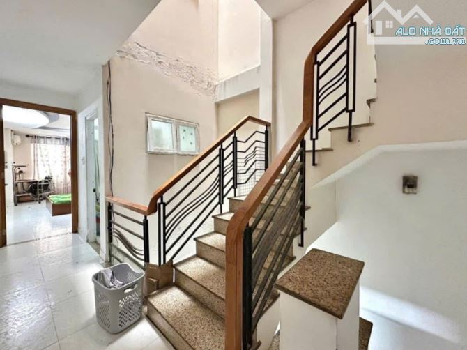 Nhà mặt tiền Lê Văn Sỹ, P14, Quận 3, DT: 4.5x20m, 3 tầng, HĐT:40tr, Giá 26tỷ