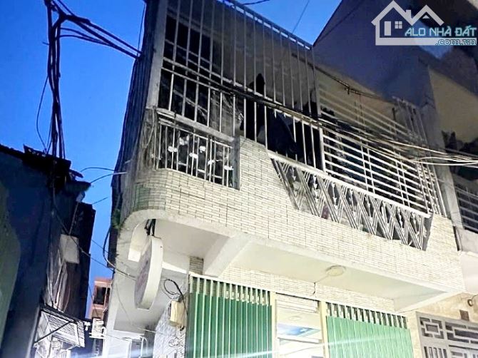 Cần bán nhà đẹp vị trí căn góc hẻm Cao Đạt, Quận 5